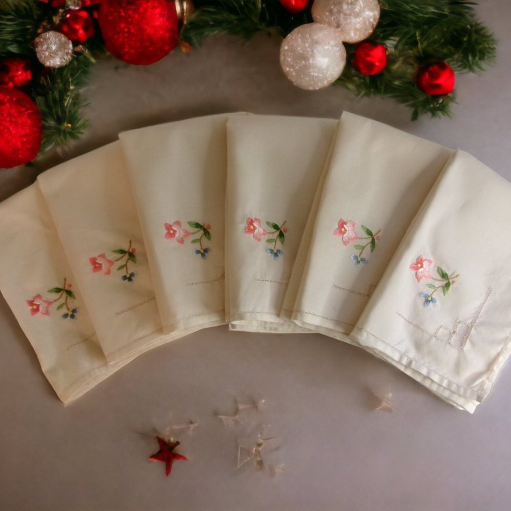 6 VINTAGE WHITE LINEN NAPKINS EMBROIDERED FLOWERS & CUTWORK